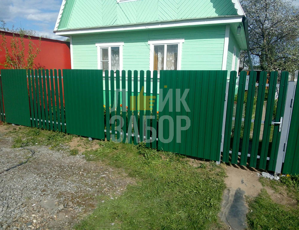 Комбинированный забор из профнастила и штакетника